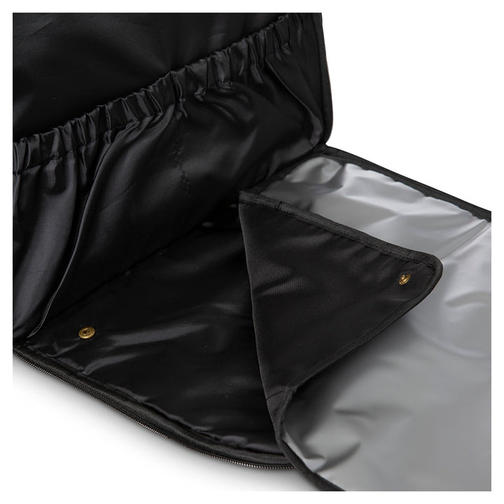 That's Mine Benne nursing bag - Black - Outer: 100% Recycled polyester Lining: 100% Polyester Buy Pusle & badetid||Pusle||Pusletasker||Nyheder||Alle||Favoritter here.