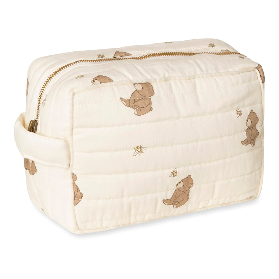 That's Mine Vigga toilet bag - Bees and bears - 85% Organic cotton, 15% Recycled polyester Buy Pusle & badetid||Pusle||Toilettasker||Nyheder||Alle||Favoritter here.